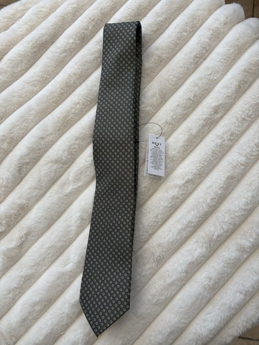 Next man tie - next,